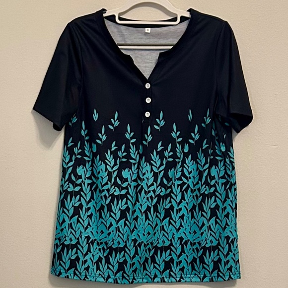 Women’s Loose Fitting Black and Green Tee, Size Small - Picture 1 of 7